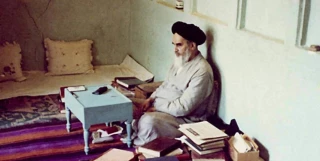 الامام الخميني الراحل؛
العالم الزاهد الذي ملك القلوب