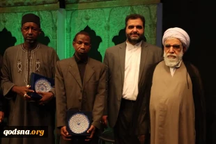 آیت اله اختری در سوگواره بین المللی شبیه خوانی: 

داستان عاشورا امروزه در مقاومت و ظلم ستیزی ملت ها نمایان است 4