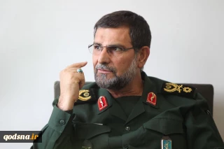 الادميرال تنكسيري: أبناء الثورة لن يستسلموا لتيار النفاق والكفر
