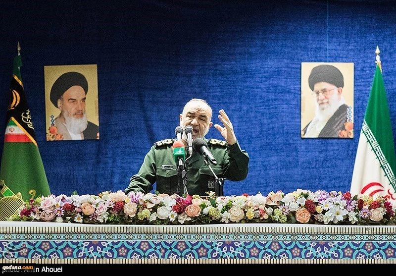 القائد العام لقوات الثورة الإسلامية: طبيعة الكيان الصهيوني هي زعزعة الأمن وايجاد الانقسام والقيام بالحركات الخبيثة. 2