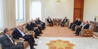 الرئيس السوري يستقبل وفداً قيادياً فلسطينياً واللقاء يتناول نتائج حوارات المصالحة بين الفصائل الفلسطينية في الجزائر