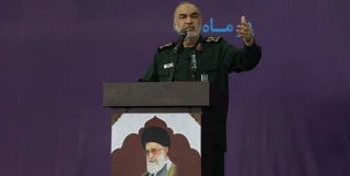 اللواء سلامي لاميركا وبريطانيا والصهاينة: شاهدا حقيقة شعبنا اليوم في شيراز وهنا سنقبر احلامكم