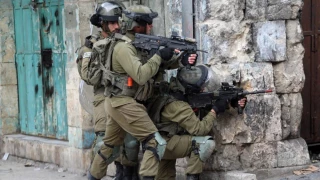 Zionist troops clash with Palestinians protesting Nablus' siege