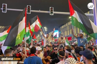 اهتزاز پرچم فلسطین در رقابت های جام جهانی قطر از سوی هواداران فوتبال