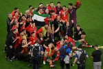 لاعبو المغرب يحتفلون بفوزهم برفع العلم الفلسطيني 2