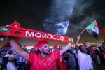 لاعبو المغرب يحتفلون بفوزهم برفع العلم الفلسطيني 2