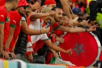 لاعبو المغرب يحتفلون بفوزهم برفع العلم الفلسطيني 2