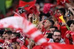 لاعبو المغرب يحتفلون بفوزهم برفع العلم الفلسطيني 2