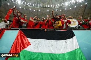 أسود الاطلس يحتفلون بالفوز رافعين العلم الفلسطيني