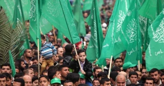 نحو القدس .. آتون بطوفانٍ هادر..

حماس تصدر بيانًا في ذكرى انطلاقتها الـ35 وهذا ما أكدت عليه
