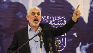 السنوار للكيان الصهيوني : سنأتيكم بطوفان هادر وصواريخ دون عد
