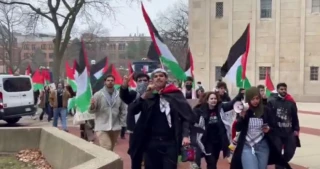 همزمان با حضور کامالا هریس؛

تظاهرات همبستگی با فلسطین در دانشگاه میشگان