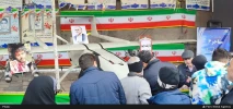 عرض صواريخ باليستية وطائرات مسيرة وصاروخ كروز البحري وناقلات جنود في مسيرات ١١ شباط 2