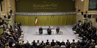 امام خامنه ای در دیدار جمعی از اساتید ادب فارسی و شاعران:
غربی ها دشمن زن ایران و حقوق بشر هستند/حقوق بشر غربی در حمایت از جنایتکاران علیه غزه و فلسطین مشاهده می شود