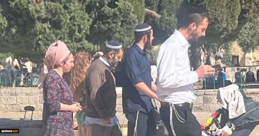 تعرض ده‌ها شهرک‌نشین اشغالگر یهودی به مسجد الاقصی/ هشدارهیئت اسلامی مسیحی نسبت به توطئه صهیونیست‌ها علیه مصلای باب الرحمه 2