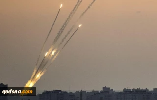 المقاومة ترد على اغتيال الشيخ عدنان بإطلاق صواريخ والاحتلال يشن غارات على غزة