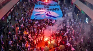 Thousands of demonstrators rally in protest at Israeli prime minister's extremist cabinet for 19th straight week