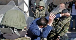 عناوین اخبار وبگاه‌ها و روزنامه های فلسطینی/ 25 خرداد

شهادت یک فلسطینی پس از مجروحیت بدست نظامیان اسرائیلی در نابلس/ اسرائیل رکورددار فروش تسلیحات به رژیم های عربی/ رادار و پهپاد اولویت نخست رژیم های عربی در خرید از اسرائیل/ ورود هیئت اسرائیلی به قاهره/ سفر وزیر خارجه عربستان سعودی به تهران