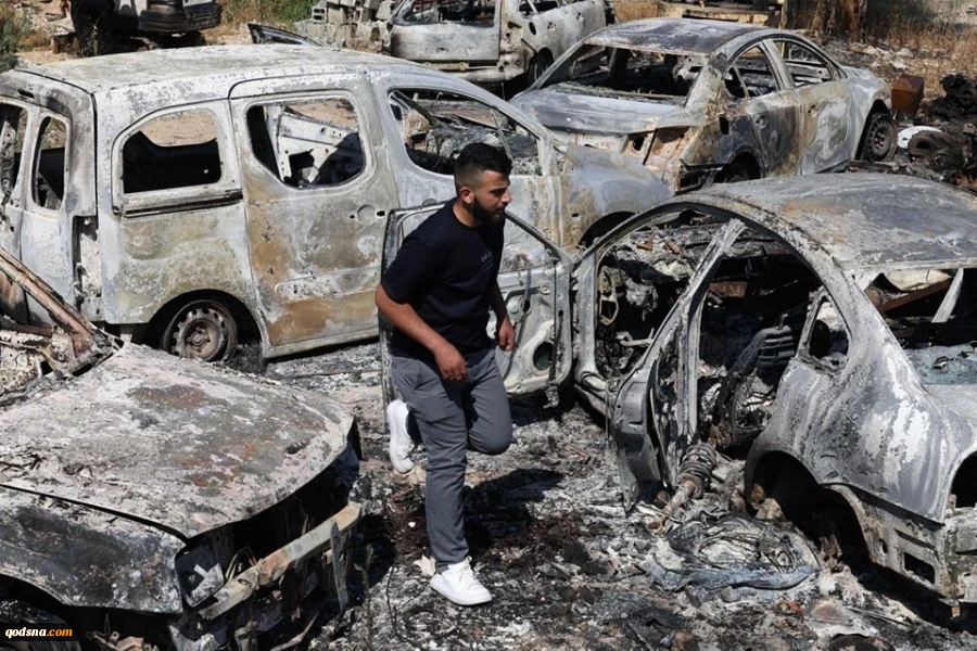 المستوطنون يحرقون ويدمرون أكثر من 140 مركبة للمواطنين جنوب مدينة نابلس ليلة أمس 4