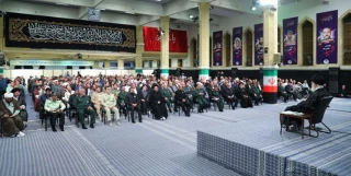 قائد الثورة: مواصلة طريق الشهداء هو السبيل لمواجهة الحرب الهجينة المعادية