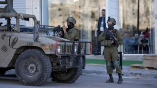 Zionist troops raid occupied West Bank town, injure dozens of Palestinians