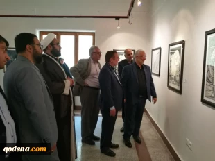 در ششمین روز نمایشگاه رسم مقاومت
بازدید رییس دبیرخانه کنفرانس حمایت از انتفاضه مردم فلسطین
 2