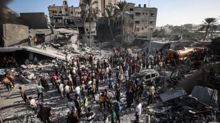 Many remain in northern Gaza, say

Israel bombs everywhere despite evacuation order