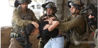 در یورش  به کرانه باختری اشغالی؛

نظامیان صهیونیست 51 فلسطینی را بازداشت کردند