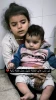 کودکان فلسطینی از همان بچگی، مادری کردن را یاد می‌گیرند…
 2