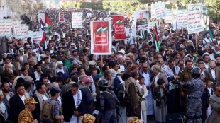 درخواست میلیونها یمنی در صنعاء و شش استان دیگر یمن:

نیروهای مسلح یمن به محاصره دریایی رژیم صهیونیستی تا لغو محاصره نوار غزه ادامه دهند
 2
