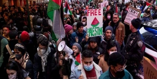 تجمع حامیان فلسطین در مقابل ساختمان تجارت جهانی آمریکا

معترضان خواستار تحریم جهانی رژیم صهیونیستی شدند