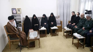 خلال استقباله لعائلة الشهيد؛

قائد الثورة الإسلامية: أهم ما قام به الشهيد سليماني هو إحياء جبهة المقاومة في المنطقة