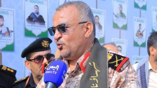 فرمانده نیروهای دفاع ساحلی یمن:

یک فروند کشتی آمریکایی عازم سواحل رژیم صهیونیستی پس از بی اعتنایی به هشدارهای نیروی دریایی یمن به همراه چندین فروند ناو جنگی آمریکا در دریای سرخ، هدف حمله موشکی و پهپادی قرار گرفتند// شعله های آتش از کشتی آمریکایی و یک فروند کشتی جنگی آمریکا بلند شده بود