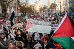 همبستگی جهانی با فلسطین | ساکنان شهر مادرید ـ پایتخت اسپانیا ـ با برپایی تظاهراتی گسترده ضمن اعلام همبستگی با غزه، خواستار توقف فوری نسل‌کشی ارتش رژیم صهیونیستی علیه ملت فلسطین شدند.
 2