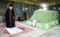 قائد الثورة الإسلامية يزور مرقد الإمام الخميني (رض)