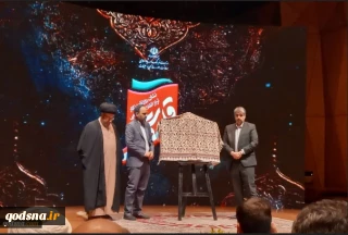 خلال حفل النسخة الثانية لمنح جائزة "القلم المقدس".. 

تكريم صحفي ايراني لجهوده المبذولة في تغطية احداث العدوان على غزة