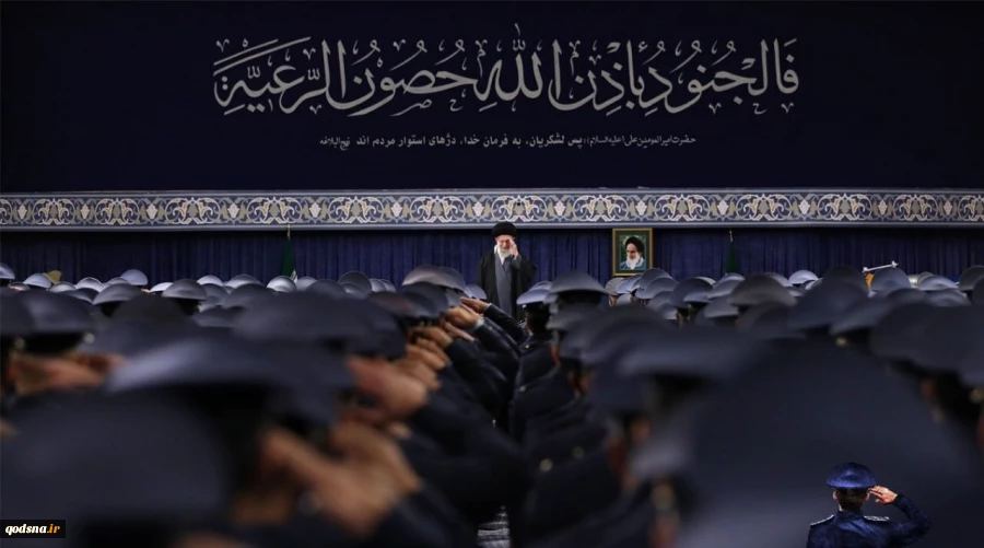 قائد الثورة يستقبل حشداً من قادة القوات الجوية
 2