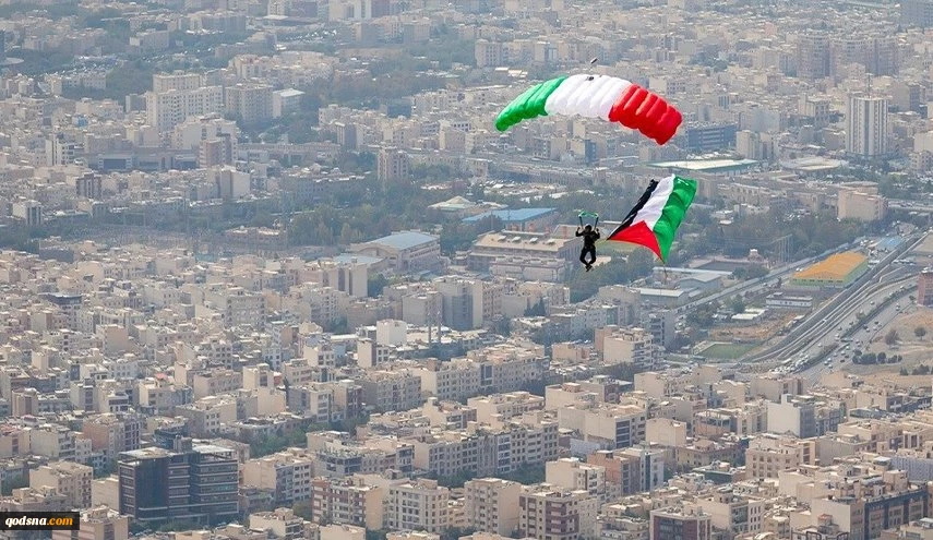 خلال احتفالات الذكري الـ 45 لانتصار الثورة الإسلامية في إيران

شاهد.. العلم الفلسطيني يرفرف في سماء العاصمة طهران 2