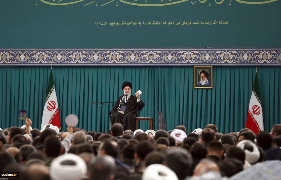 قائد الثورة الاسلامیة: الشعب الایرانی اظهر اعتزازه بالثورة الاسلامیة أمام العالم فی ذکرى انتصار الثورة
 2