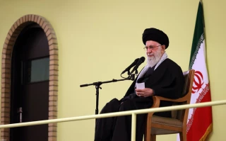 خلال خطابه بمناسبة حلول العام الإيراني الجديد؛

قائد الثورة الإسلامية: ندافع عن المقاومة وفصائلها ونؤيدها لكن القرار لها