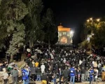 120 ألف مصل يؤدون صلاة الجمعة الأخيرة في شهر رمضان بالمسجد الأقصى 2