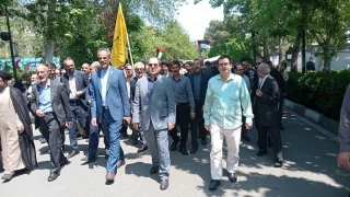 اطلاق هتفات " الموت لأمريكا "و"الموت لإسرائيل" و"الموت لبريطانيا" 

طهران.. تجمع أكاديمي في جامعة طهران دعما للانتفاضة الطلابية الأمريكية
