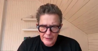 In interview with Qodsna:

American writer says US trying to limit public exposure to growing Pro-Palestine protests/Biden signed off on Gaza genocide from day one