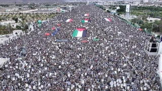 تحت شعار (وفاء لدماء الشهداء.. مع غزة حتى النصر) 

مسيرات مليونية تجوب شوارع صنعاء نصرة لفلسطين