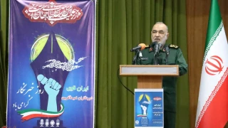 فرمانده کل سپاه در همایش بزرگداشت روز خبرنگار

سردارسلامی: رژیم صهیونیستی در جنایت ترور شهید هنیه اشتباه کرد | گزینه ترور همانند گودالی است که صهیونیست ها را در خود دفن می کند
