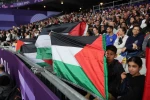 اهتزاز پرچم فلسطین در ورزشگاه استادو فرانس محل برگزاری مسابقات پارادوومیدانی بازی های پارالمپیک 3