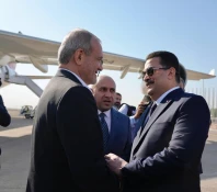 در بدو ورود به عراق 

حضور رئیس جمهور در یادمان شهید سلیمانی و ابومهدی المهندس 3