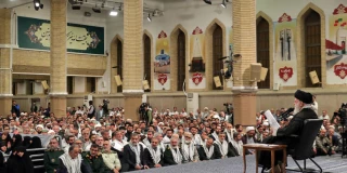 قائد الثورة الإسلامية: قوة حزب الله أكبر من أن تنهزم أمام العدو