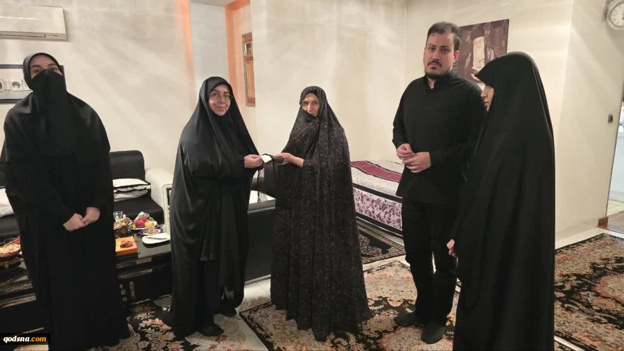 هدیه جالب یادگار امام(ره) به خانواده شهید امیرعبداللهیان؛ گوشه از عمامه بنیانگذار جمهوری اسلامی ایران  2