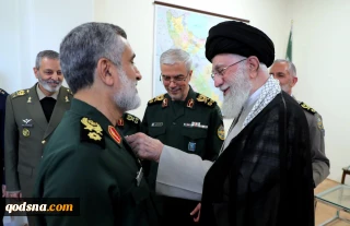 در پی عملیات درخشان«وعده صادق» انجام شد؛ 

اعطای «نشان فتح» به سردار حاجی‌زاده از سوی فرمانده‌کل قوا